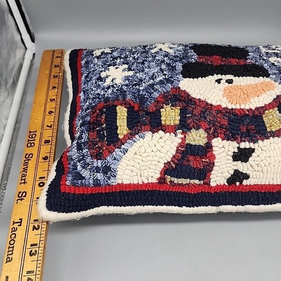Christmas Tapestry Pillow Snowman Love Never Melts 18x12" Flannel Back *flaw* - Picture 7 of 7